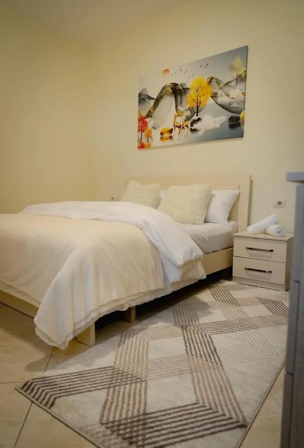 Villa Apartments S&F City Centre ティラナ
